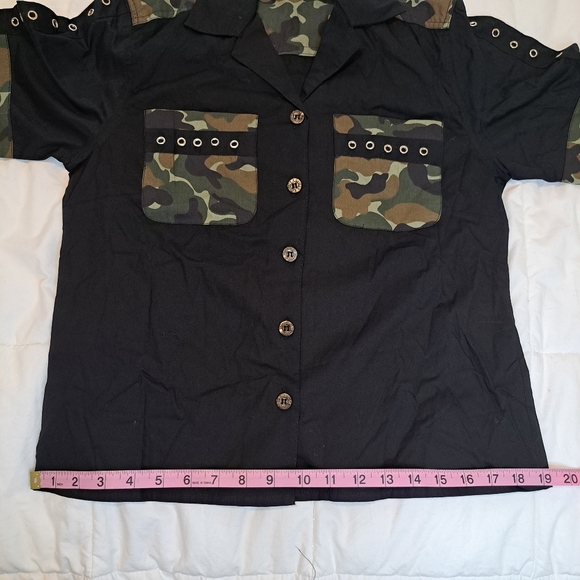 Dead Threads Womens M Shirt Goth Black Camouflage Button Down Short Sleeve - Picture 9 of 12